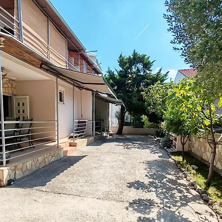 Helena Appartement *